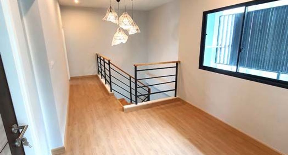 For sale 4 bedrooms house in Thawi Watthana, Bangkok