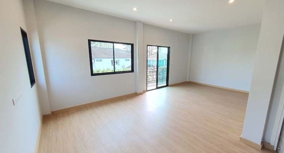 For sale 4 bedrooms house in Thawi Watthana, Bangkok