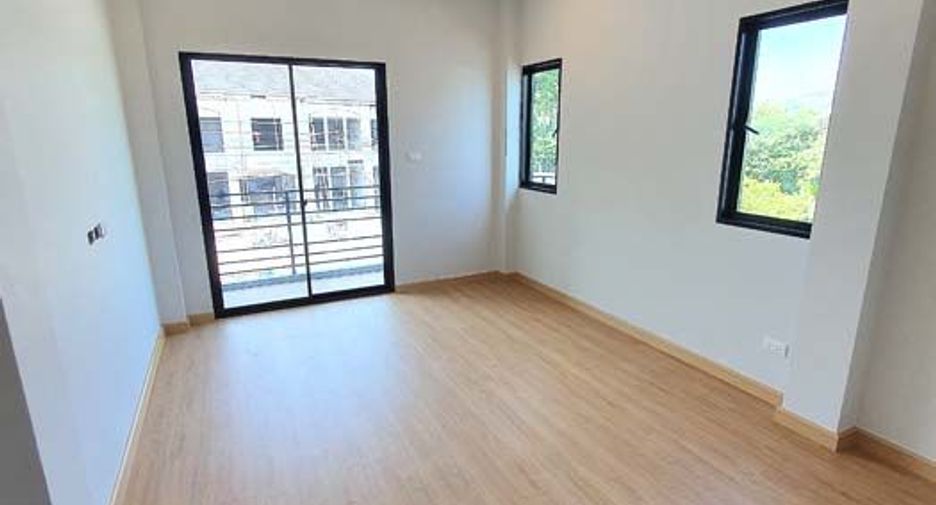 For sale 4 bedrooms house in Thawi Watthana, Bangkok