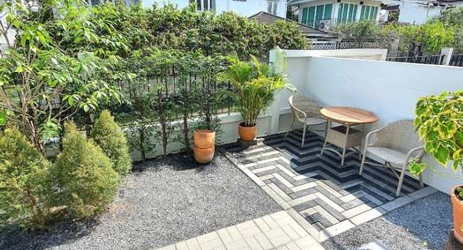 For sale 4 bedrooms house in Thawi Watthana, Bangkok