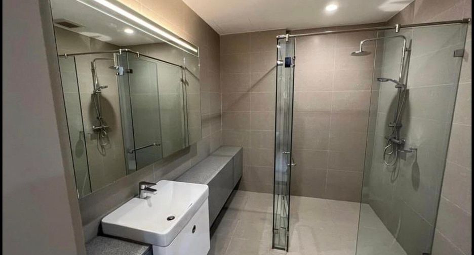 Wohnung zur Miete mit 2 Zimmer in Pathum Wan, Bangkok