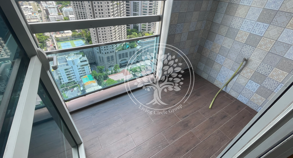 For rent 3 bedrooms condo in Pathum Wan, Bangkok