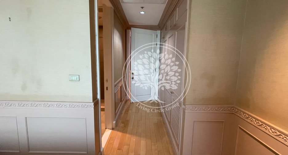 For rent 3 bedrooms condo in Pathum Wan, Bangkok