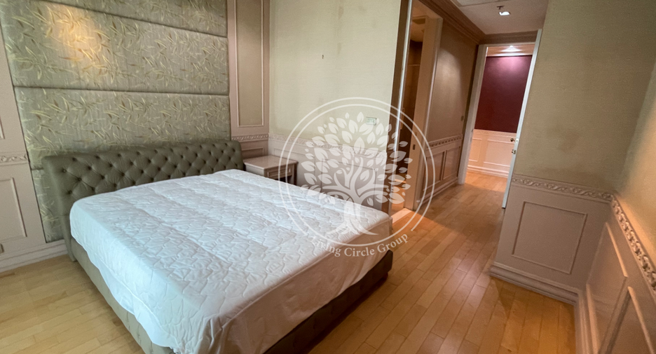 For rent 3 bedrooms condo in Pathum Wan, Bangkok