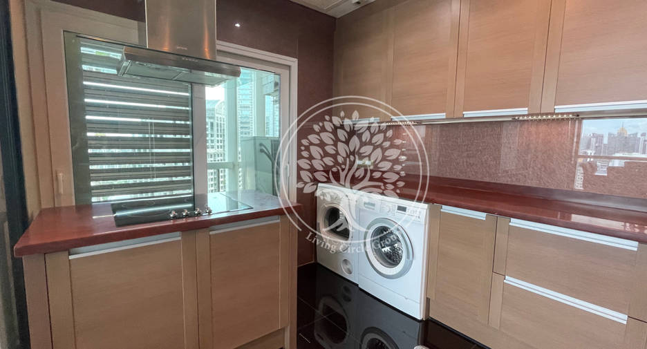 For rent 3 bedrooms condo in Pathum Wan, Bangkok