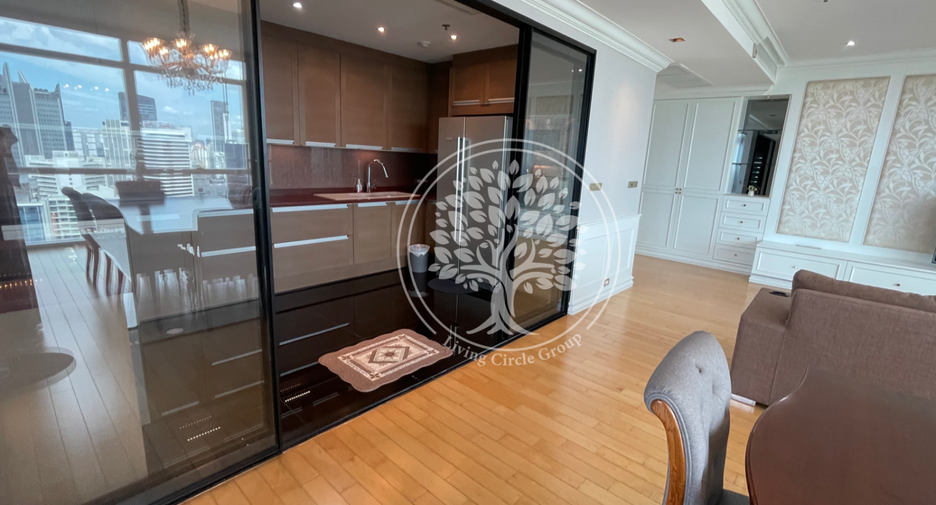 For rent 3 bedrooms condo in Pathum Wan, Bangkok