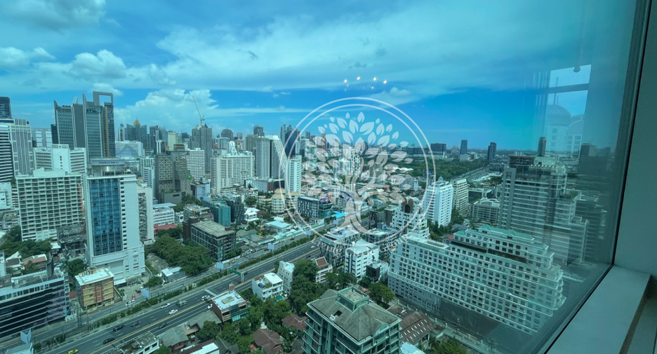 For rent 3 bedrooms condo in Pathum Wan, Bangkok