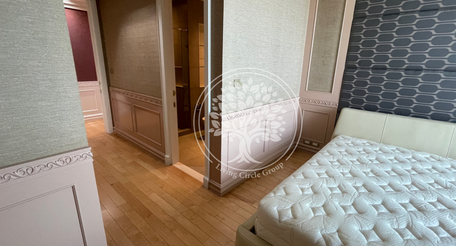 For rent 3 bedrooms condo in Pathum Wan, Bangkok