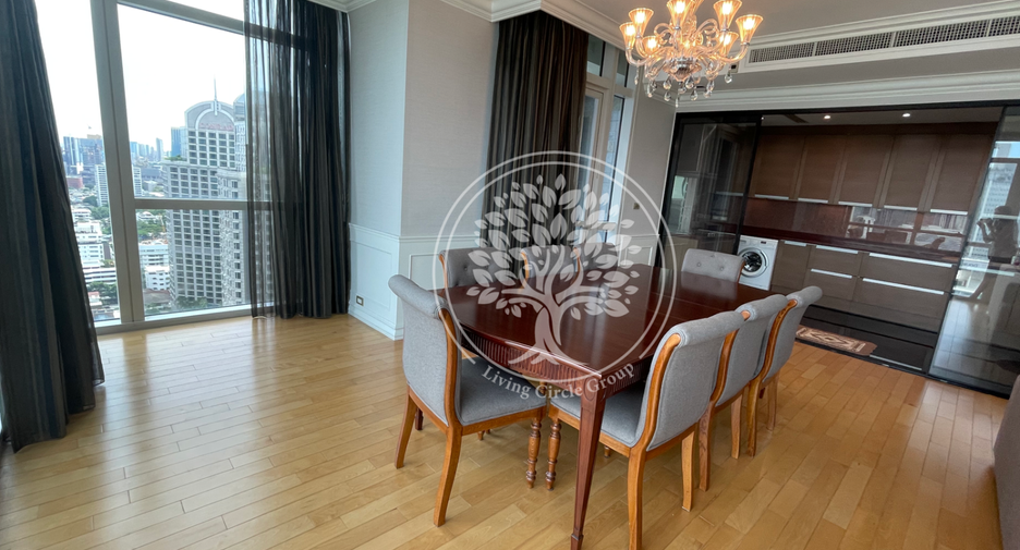 For rent 3 bedrooms condo in Pathum Wan, Bangkok