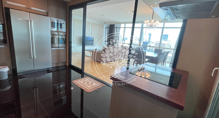 For rent 3 bedrooms condo in Pathum Wan, Bangkok