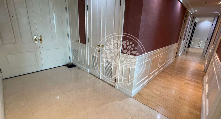 For rent 3 bedrooms condo in Pathum Wan, Bangkok