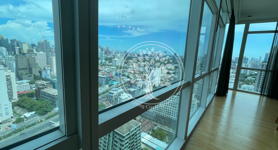 For rent 3 bedrooms condo in Pathum Wan, Bangkok