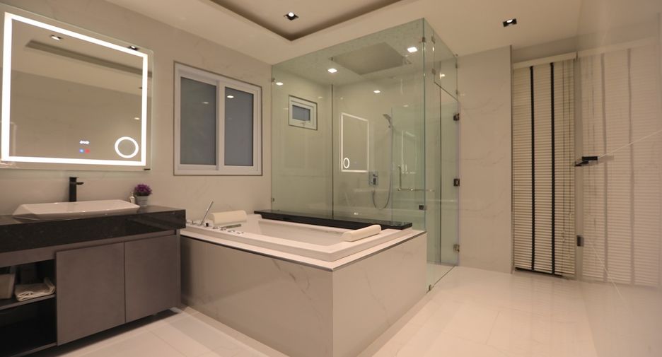 For rent and for sale 9 bedrooms house in Min Buri, Bangkok