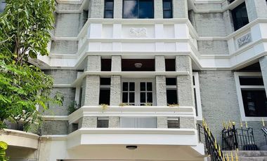For rent 3 bed townhouse in Watthana, Bangkok