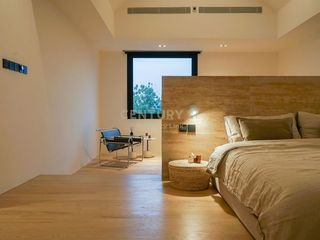 For sale 3 bed townhouse in Phaya Thai, Bangkok