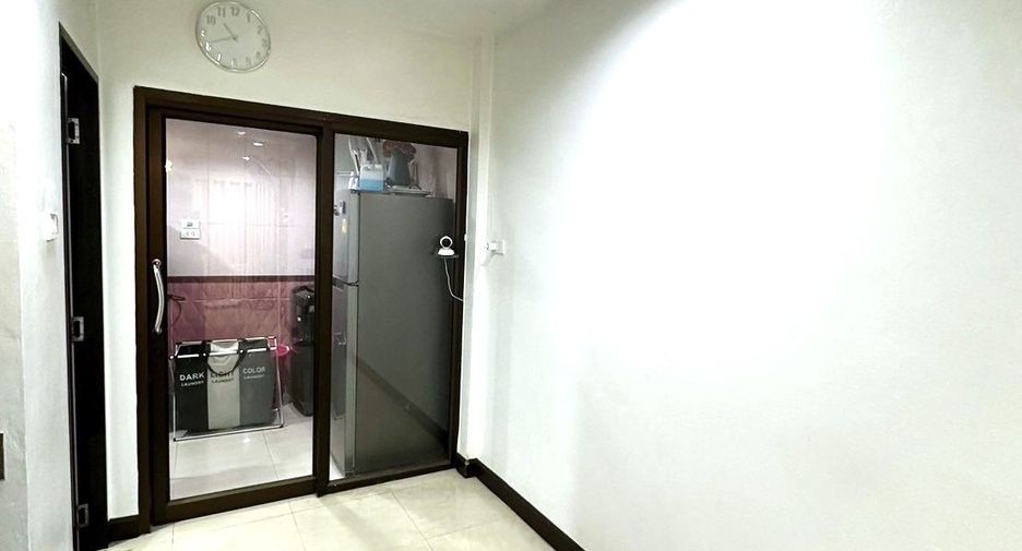 For sale 2 bedrooms townhouse in Khlong Sam Wa, Bangkok