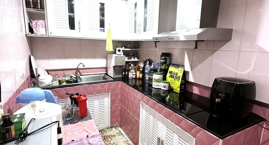 For sale 2 bedrooms townhouse in Khlong Sam Wa, Bangkok