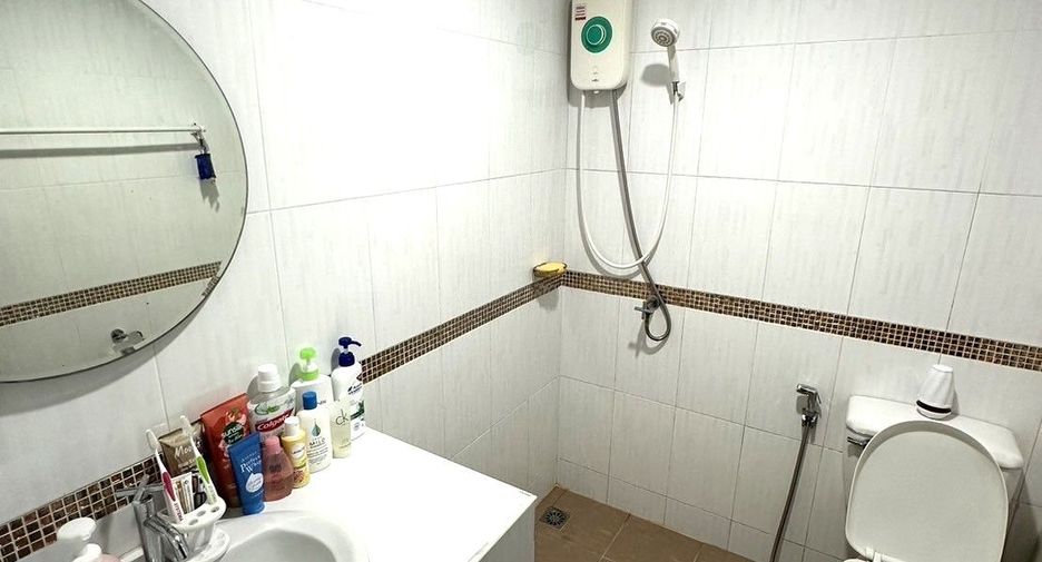 For sale 2 bedrooms townhouse in Khlong Sam Wa, Bangkok