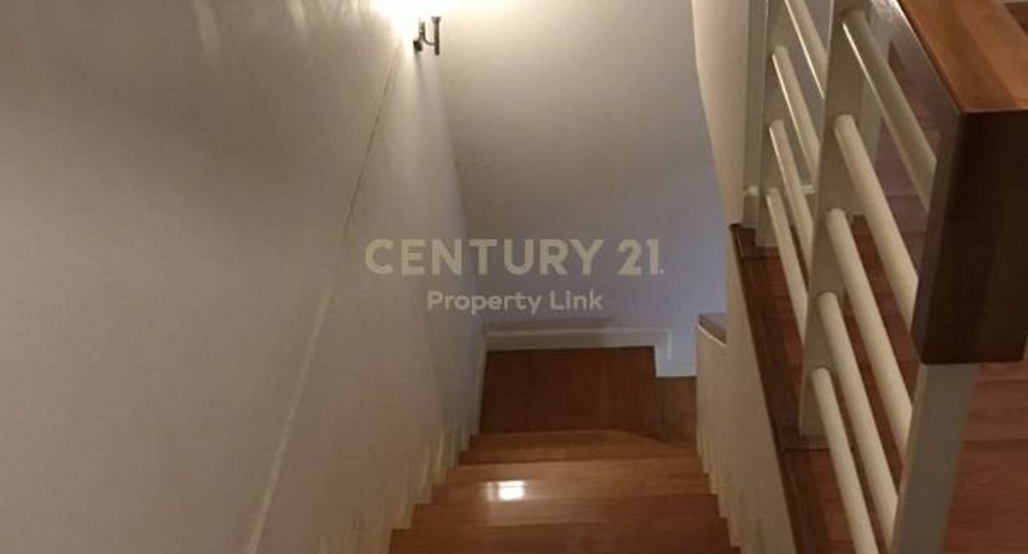 For rent 3 bedrooms townhouse in Prawet, Bangkok