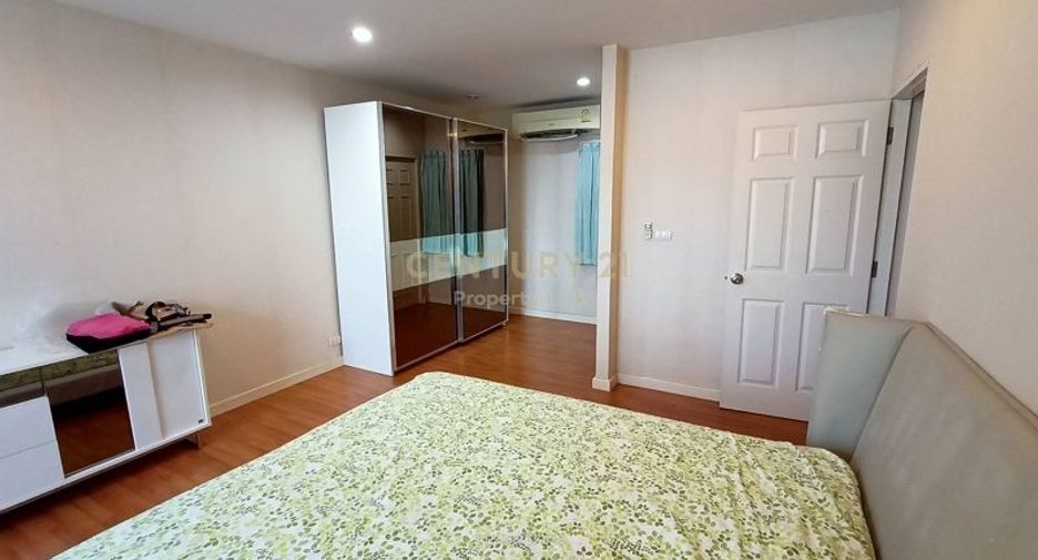 For rent 3 bedrooms townhouse in Prawet, Bangkok