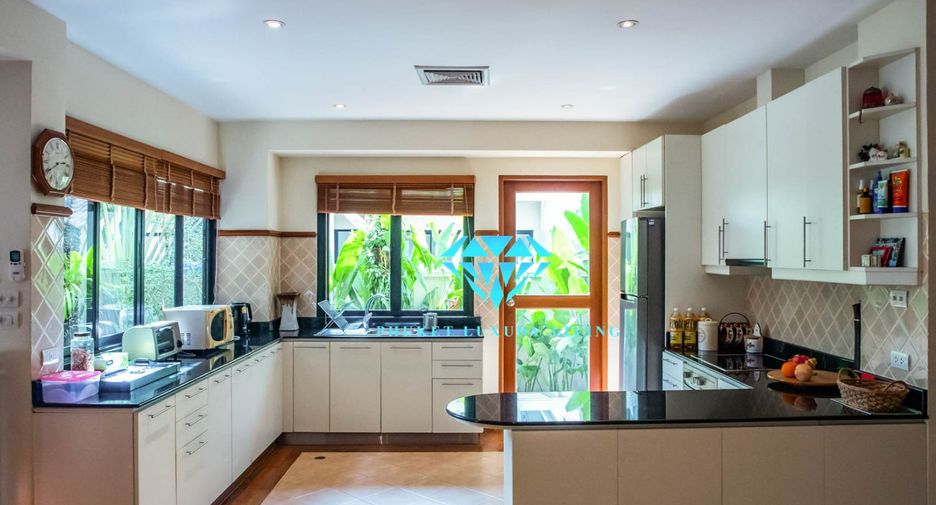 For sale 4 bed townhouse in Thalang, Phuket