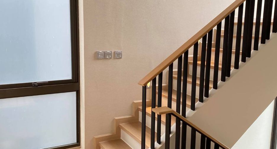 For sale 4 bedrooms house in Watthana, Bangkok