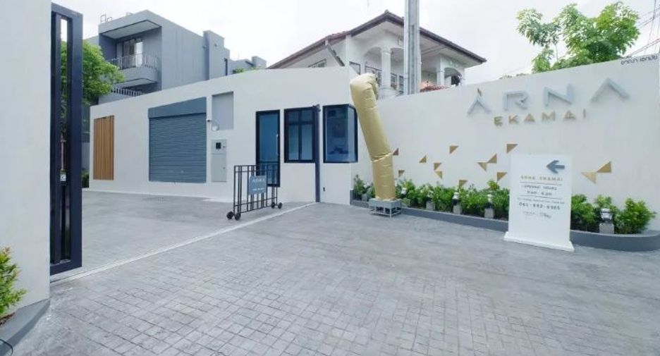 For sale 4 bedrooms house in Watthana, Bangkok