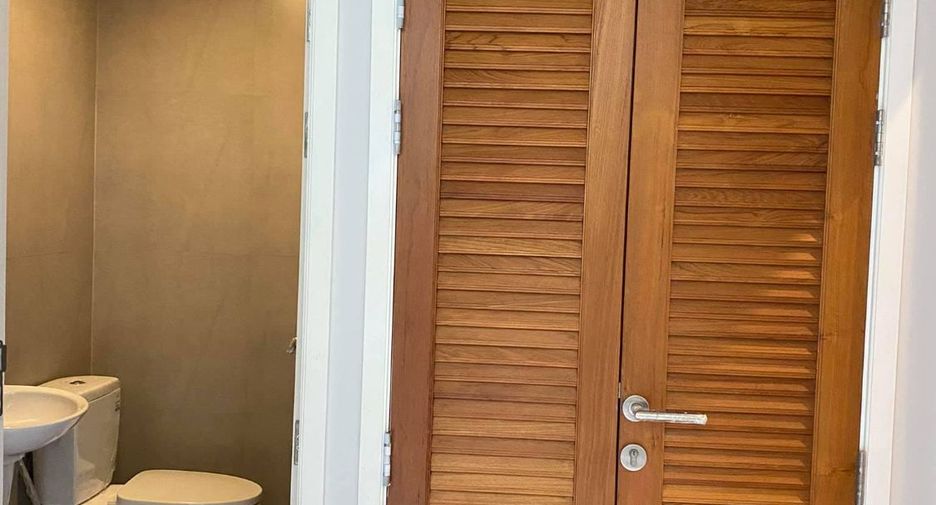 For sale 4 bedrooms house in Watthana, Bangkok