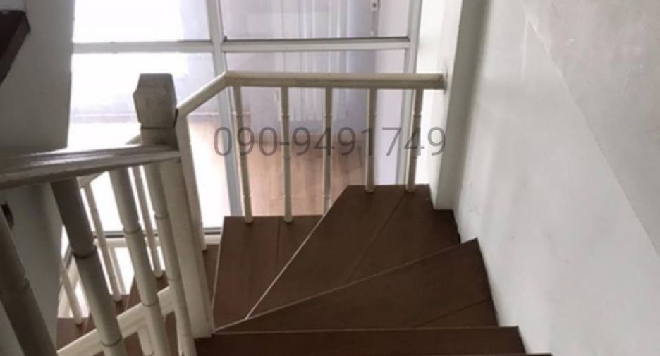 For rent 4 bedrooms townhouse in Lat Phrao, Bangkok