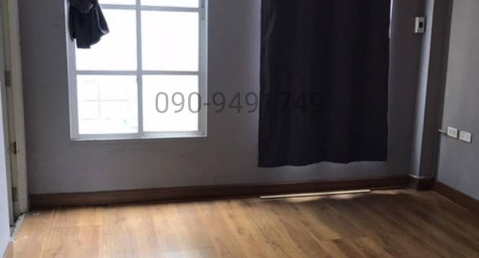 For rent 4 bedrooms townhouse in Lat Phrao, Bangkok