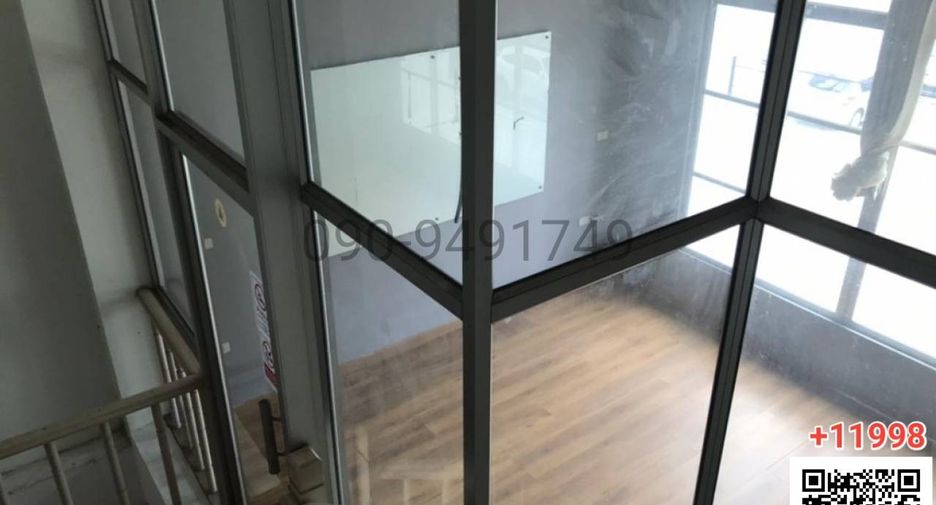 For rent 4 bedrooms townhouse in Lat Phrao, Bangkok