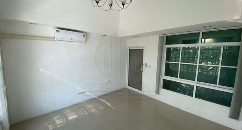 For rent and for sale 4 bedrooms retail Space in Watthana, Bangkok