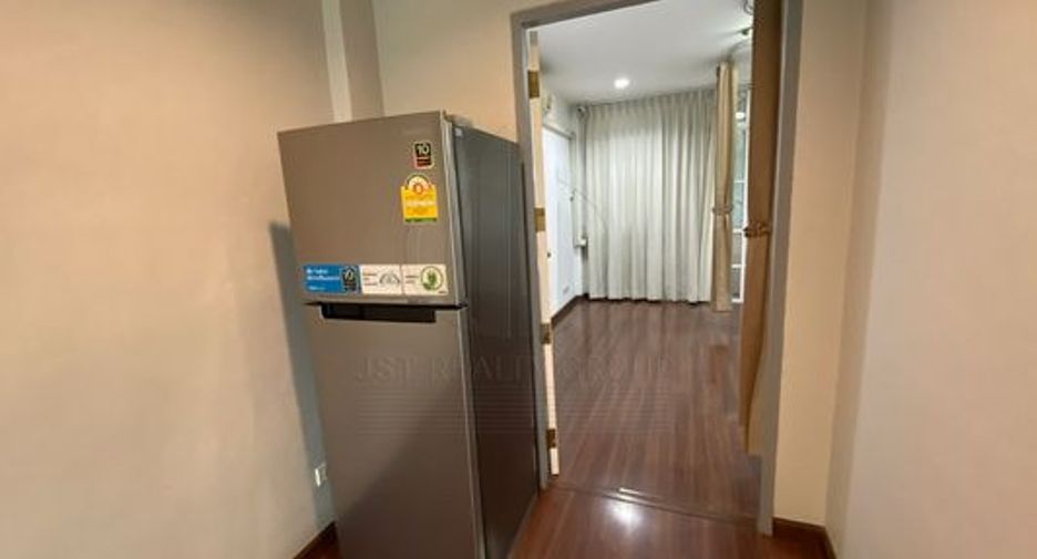 For rent and for sale 4 bedrooms retail Space in Watthana, Bangkok