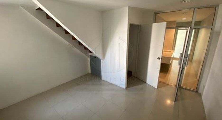 For rent and for sale 4 bedrooms retail Space in Watthana, Bangkok