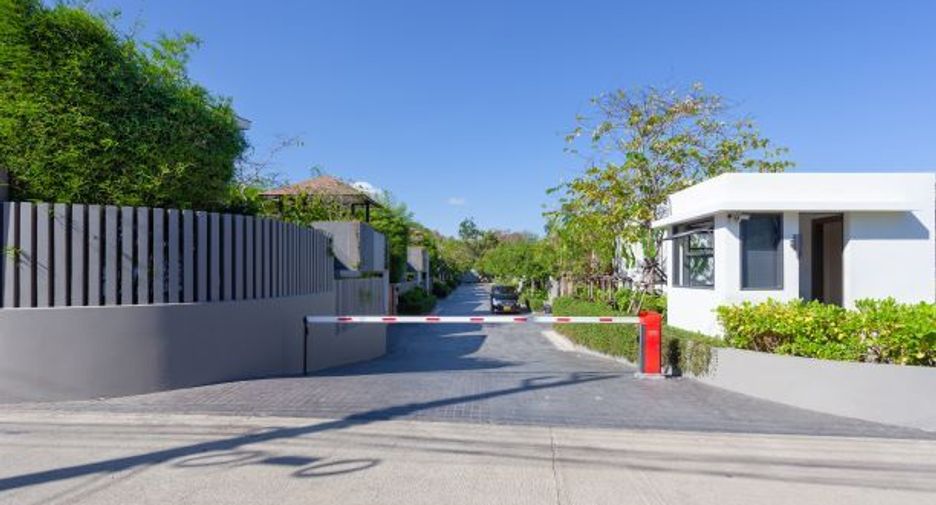 For rent 3 bedrooms villa in Mueang Phuket, Phuket