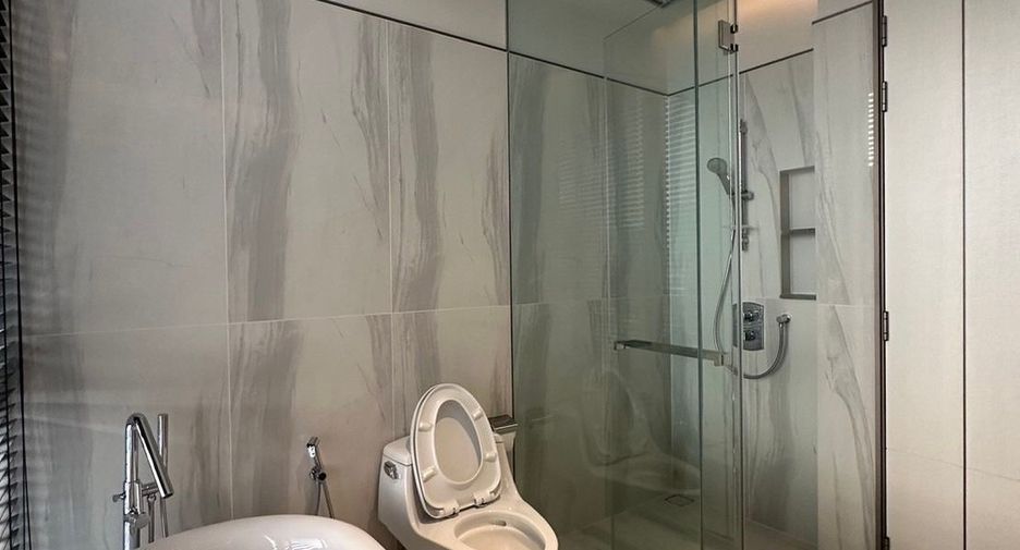 Condo en alquiler de 2 habitaciones en Khlong Toei, Bangkok