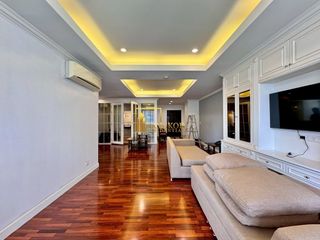 Condo en alquiler de 3 habitaciones en Khlong Toei, Bangkok