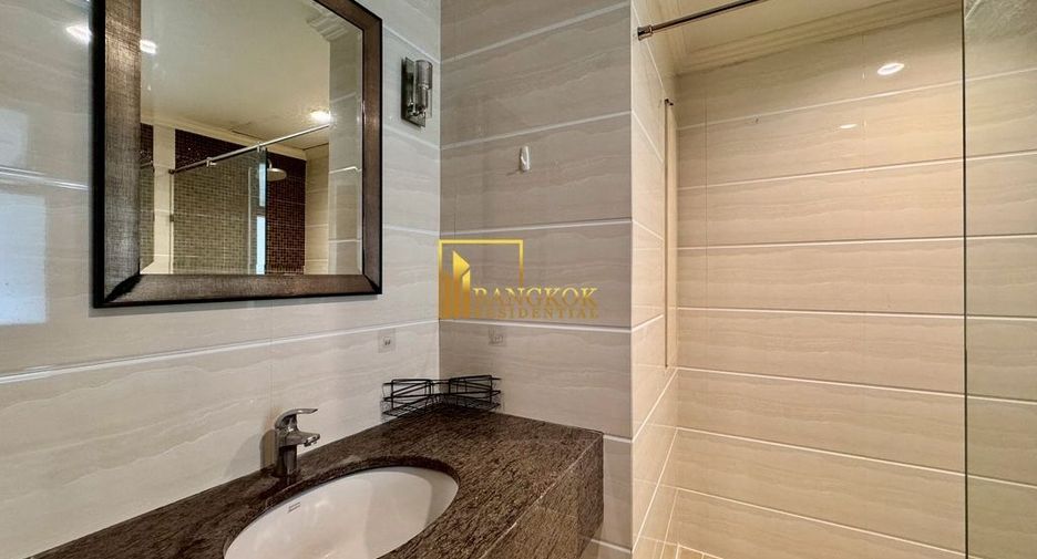 Condo en alquiler de 3 habitaciones en Khlong Toei, Bangkok