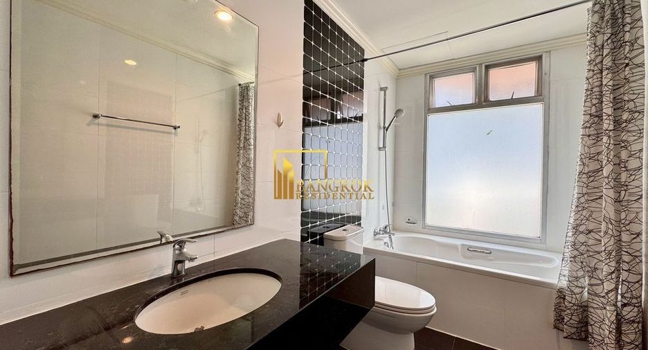 Condo en alquiler de 3 habitaciones en Khlong Toei, Bangkok
