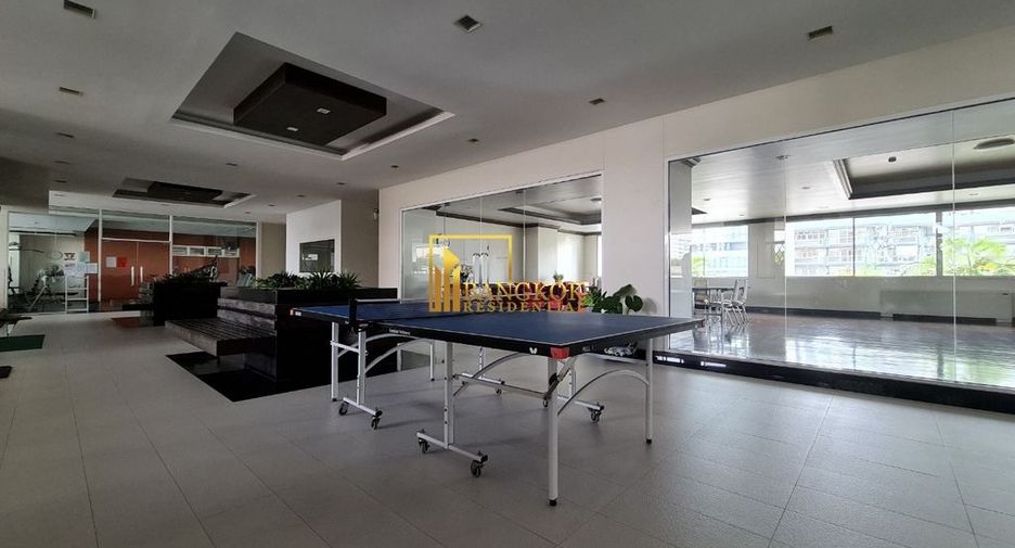 Condo en alquiler de 3 habitaciones en Khlong Toei, Bangkok