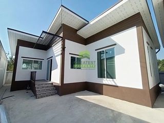 À vendre 2 chambres maison de ville à Phanat Nikhom, Chonburi