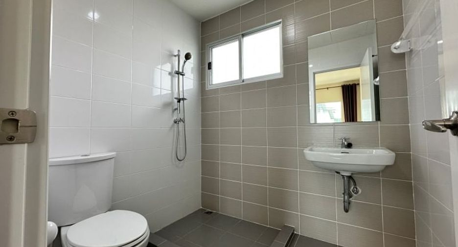 For rent 3 bedrooms house in Si Racha, Chonburi