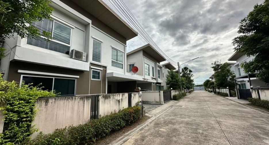For rent 3 bedrooms house in Si Racha, Chonburi