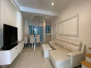 For rent 4 bedrooms townhouse in Bang Na, Bangkok