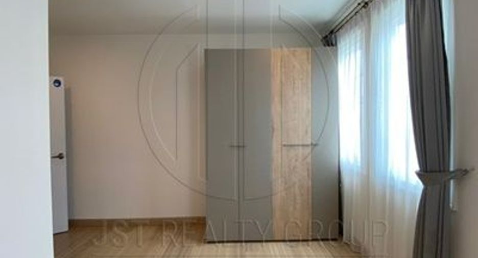 For rent 4 bedrooms townhouse in Bang Na, Bangkok