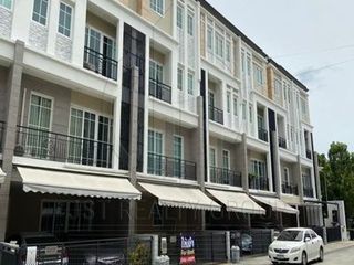 For rent 4 bedrooms townhouse in Bang Na, Bangkok