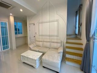 For rent 4 bedrooms townhouse in Bang Na, Bangkok