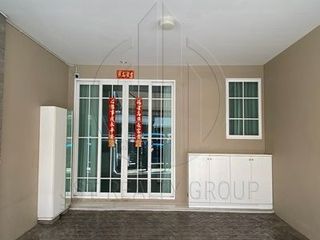 For rent 4 bedrooms townhouse in Bang Na, Bangkok