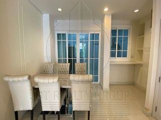 For rent 4 bedrooms townhouse in Bang Na, Bangkok