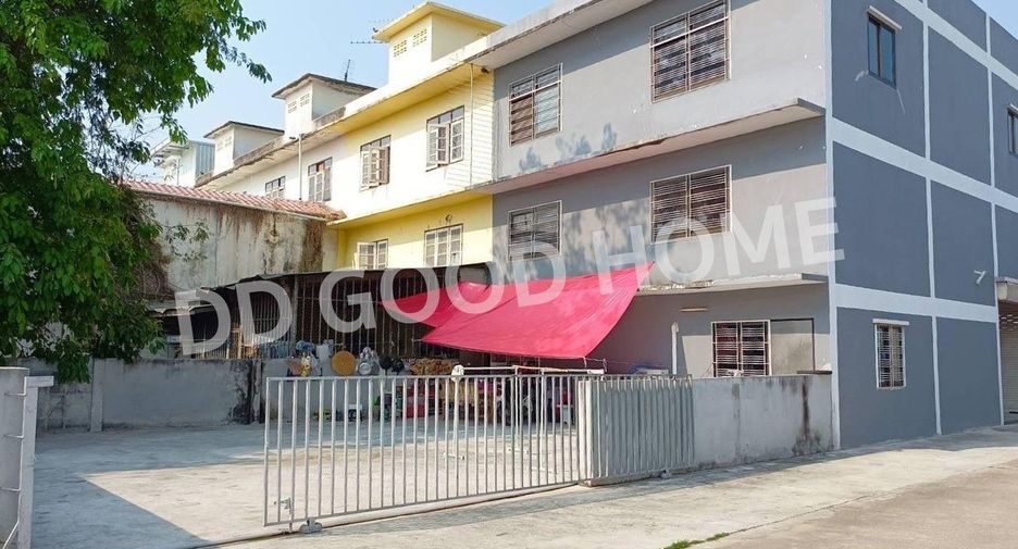 For sale 3 bedrooms retail Space in Khanu Woralaksaburi, Kamphaeng Phet
